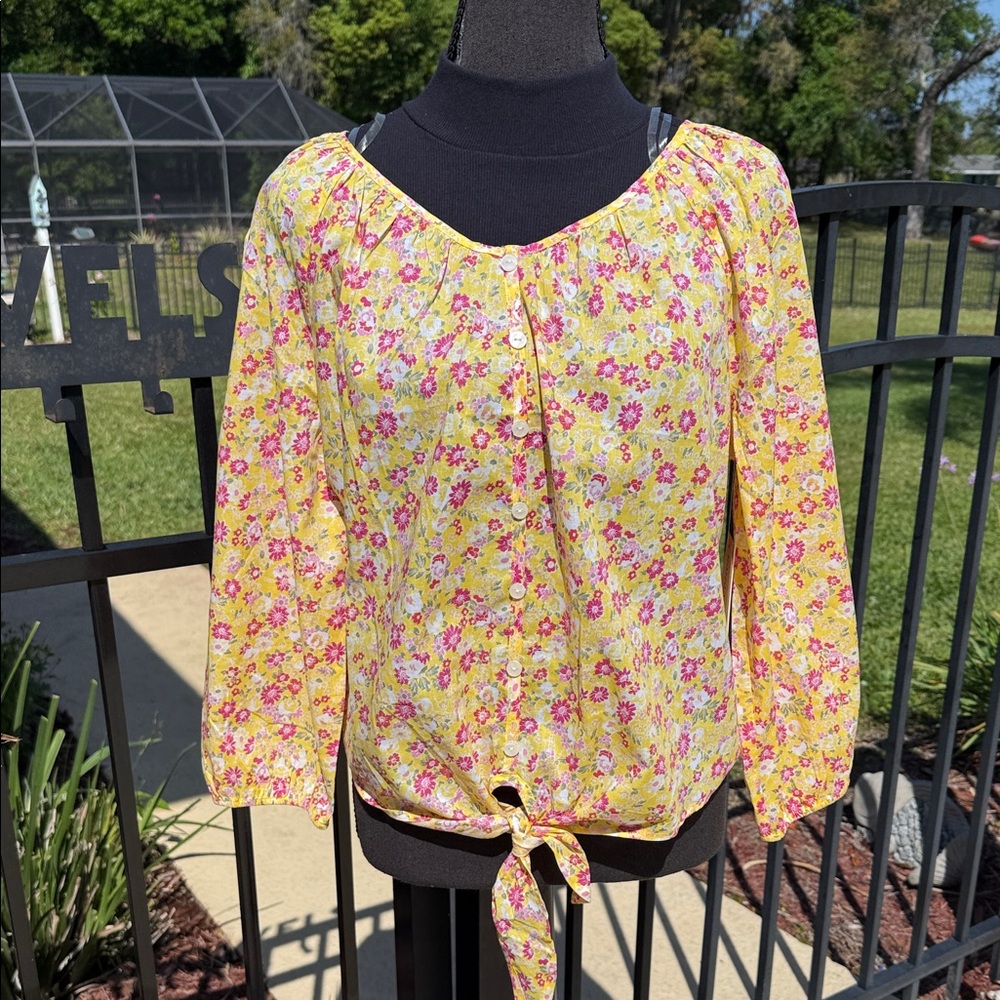 NWT! Land ‘n Sea Women's Yellow Floral Button-Front Tie-Hem Top